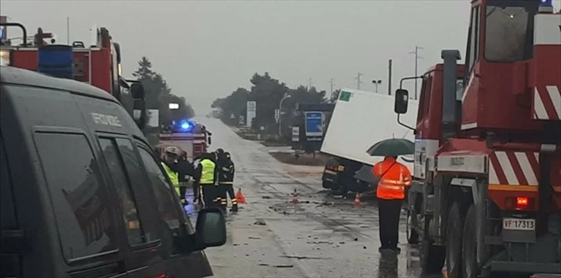 Provinciale 231, tremendo impatto tra tir e auto, muore un giovane 23enne