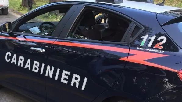 Puglia, panico tra la gente, rapinatore armato di coltello fa irruzione in un supermercato, poi fugge con bottino