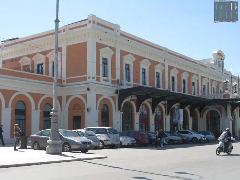 Bari stazione centrale, tragedia sui binari uomo viene travolto dal treno