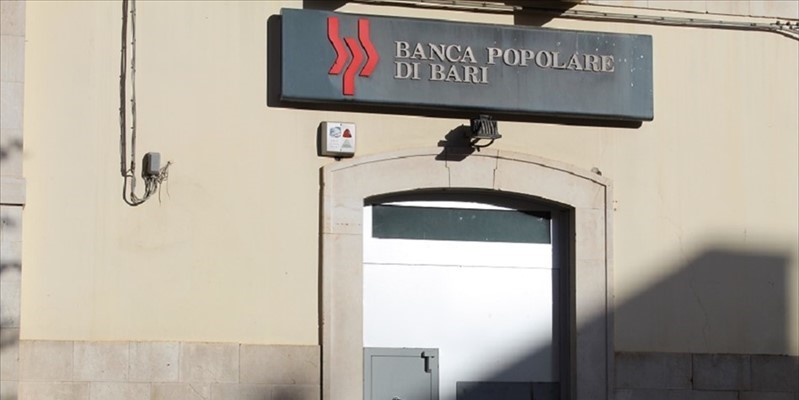 Puglia, banditi fanno esplodere bancomat della Banca Popolare di Bari, ingente il bottino