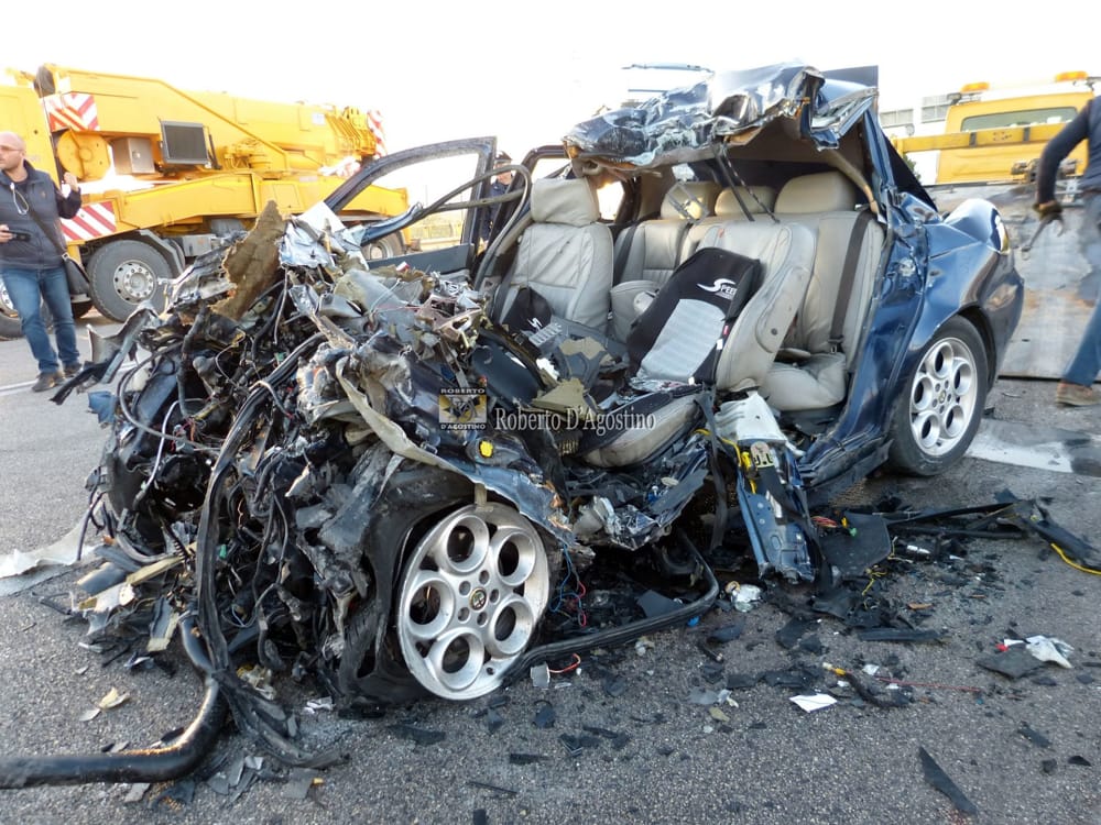 Puglia terribile incidente stradale frontale, muore una persona