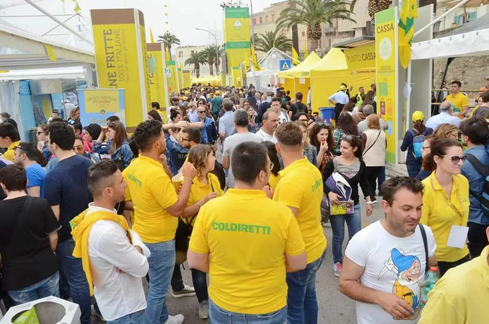 Post polemico del sindaco Decaro, a Bari non c’è mai niente da fare