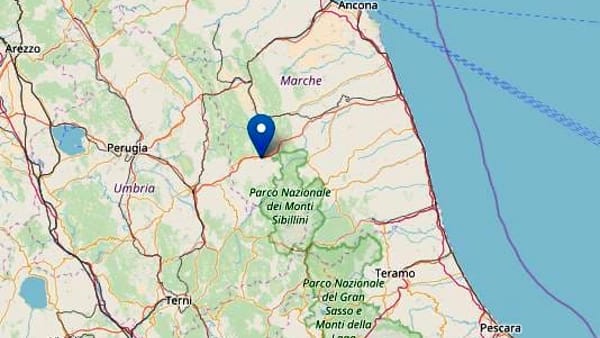 Terremoto, fortissima scossa a Macerata in centro Italia avvertita anche in Umbra e Lazio, sospesa circolazione dei treni
