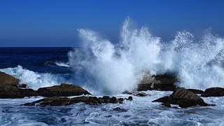 Puglia tragedia sfiorata, i genitori si fanno un selfie vicino al mare, il passeggino scivola nell’acqua e loro non se ne accorgono