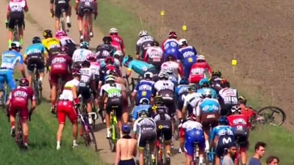 Ciclismo, dramma alla Parigi-Roubaix, arresto cardiaco per il giovane campione