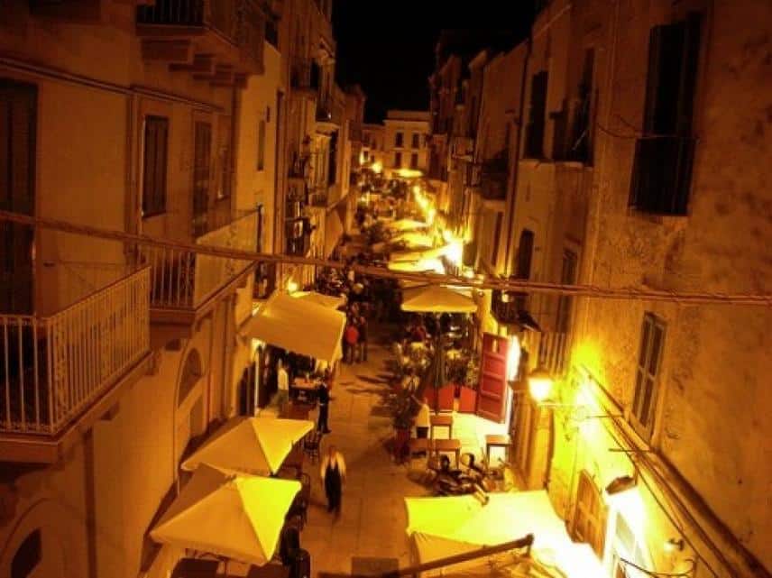 Incendio all’alba in un frequentatissimo ristorante di Bari Vecchia