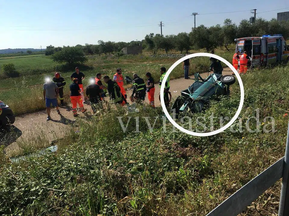 Bari, grave incidente stradale sulla statale 100, cinque giovani estratti dalle lamiere, due in codice rosso