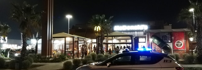 Puglia, attimi di terrore al McDonald’S, irruzione di due banditi armati tra i clienti, molti bambini presenti