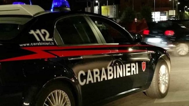 Puglia, nel cuore della notte auto si schianta violentemente contro albero, sono cinque i feriti, conducente 19enne neopatentato positivo all’alcol e alla cocaina