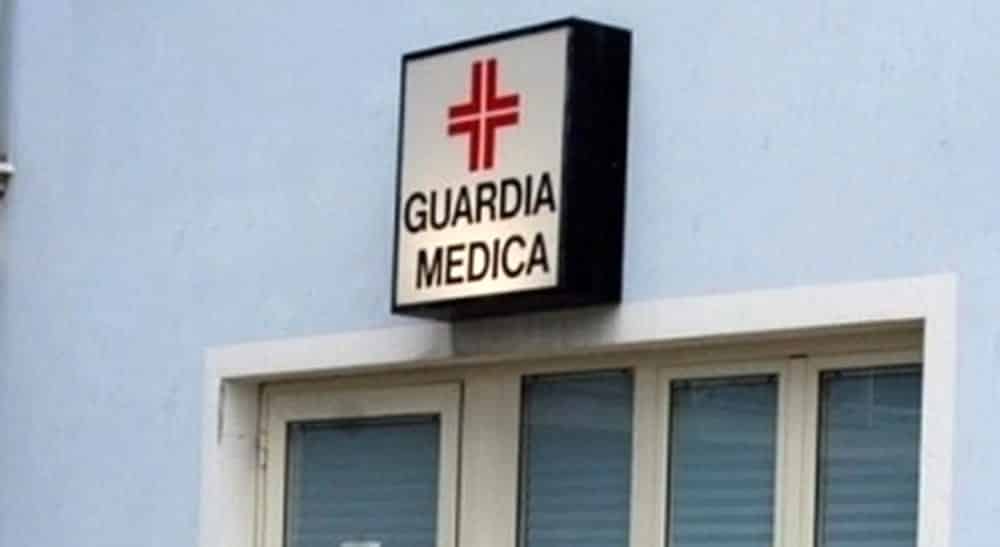 Nel barese, uomo entra nei locali guardia medica, aggredisce i medici, poi si accoltella