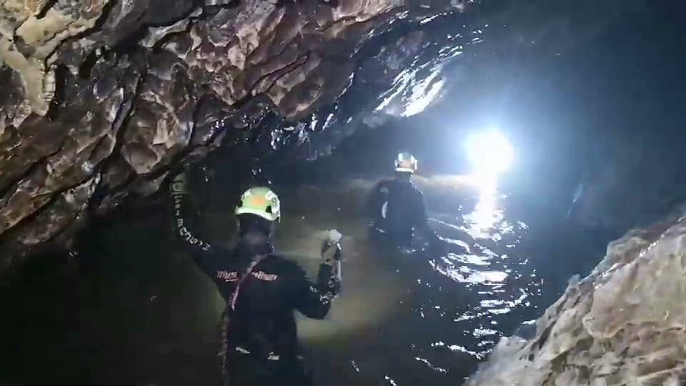 Thailandia, salvati dalla grotta i primi quattro ragazzi. Soccorsi sospesi per 10 ore