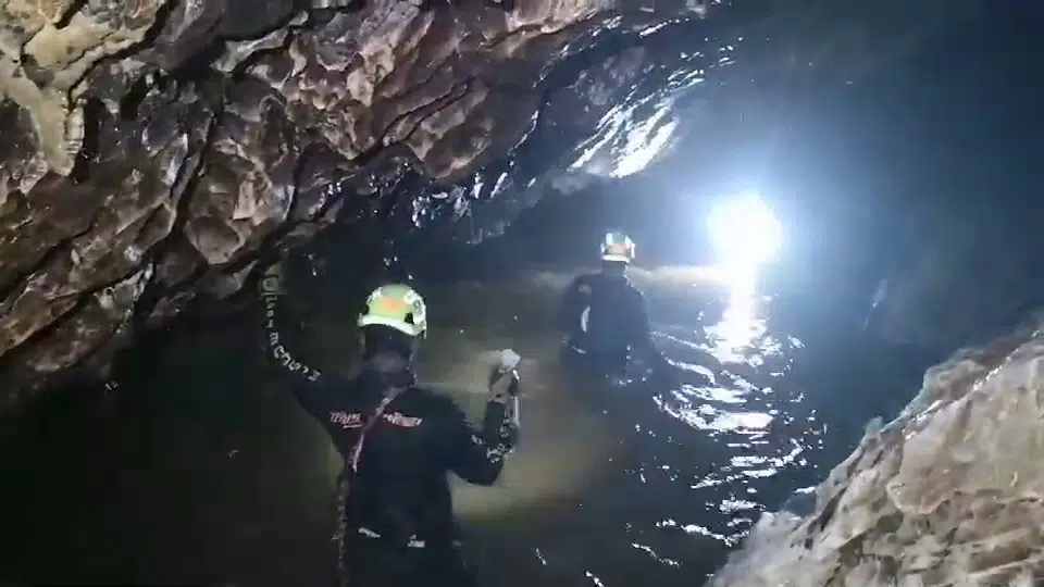 Thailandia, salvati dalla grotta i primi quattro ragazzi. Soccorsi sospesi per 10 ore