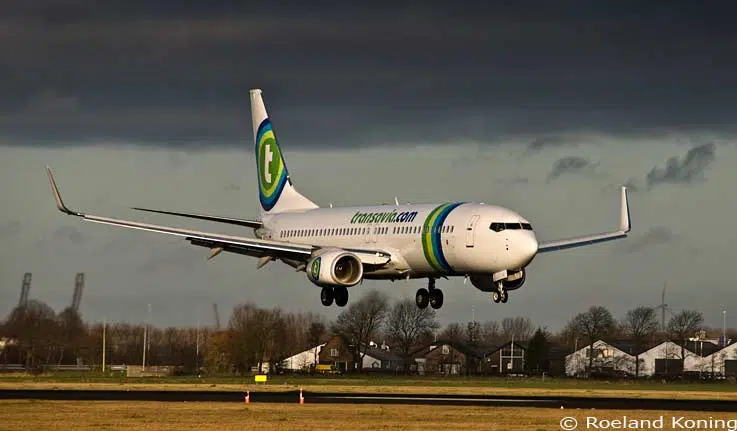  In ritardo, passeggero salta la recinzione e corre in mezzo alla pista per prendere l’aereo
