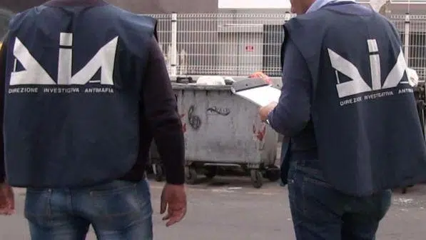 Bari sequestro record, in una villa la Dia ha ritrovato 31 milioni di euro appartenenti a un noto clan della città