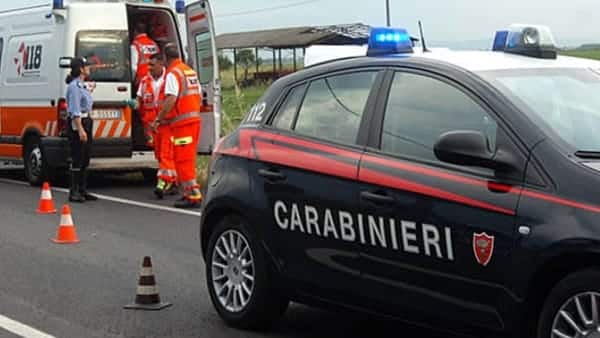 Puglia, subito dopo un incidente mortale investito un vigile urbano, è grave