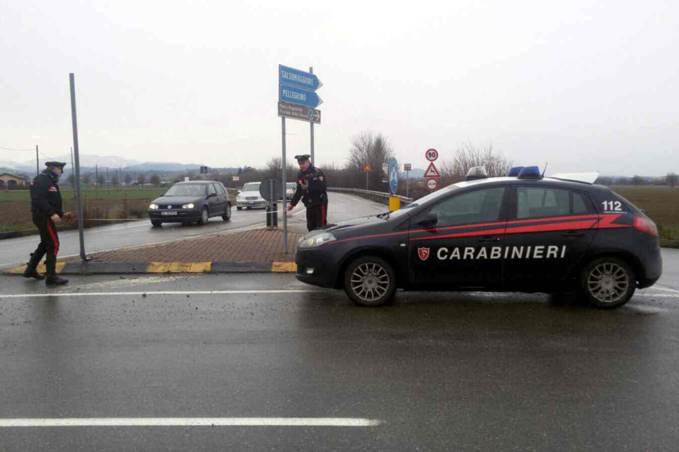 Carabiniere investito e ucciso da un camion durante i rilievi stradali, lascia una moglie e due figli