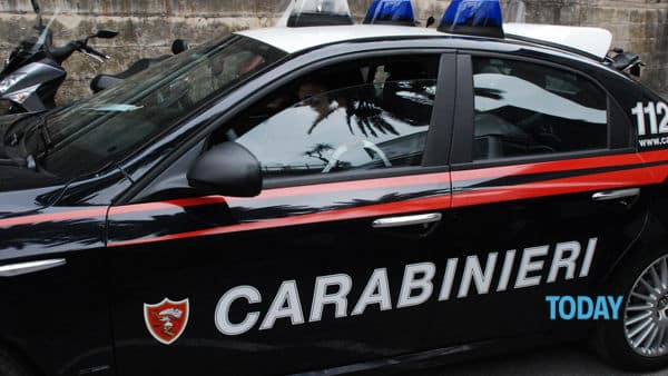 Puglia, tentato omicidio nella notte in un bar, esplosi 5 colpi di pistola contro un uomo