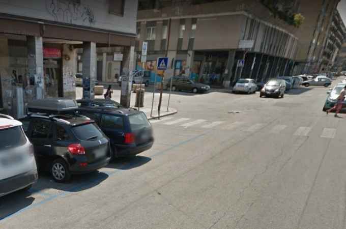 Bari, studente 19enne aggredito con violenza in via Capruzzi da 4 bulli,  che lo derubano del cellulare e dell’orologio