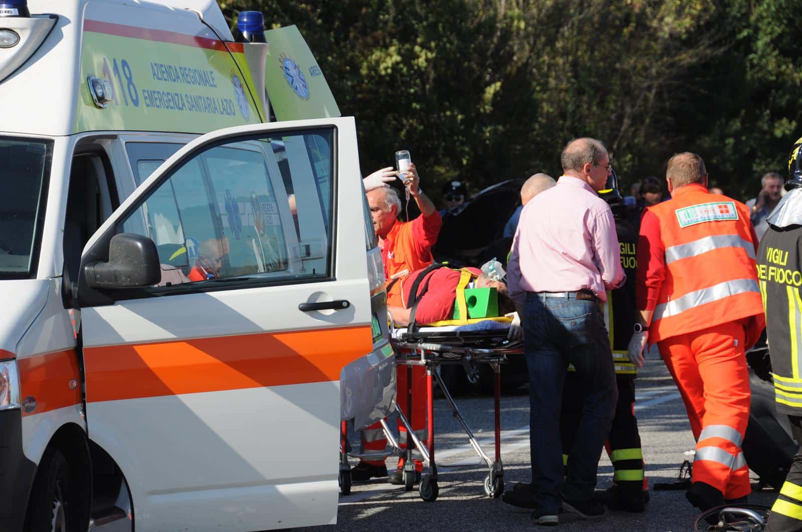 Puglia, incidente mortale stamattina, scontro tra un furgone e un tir, morto il marito, gravissima la moglie