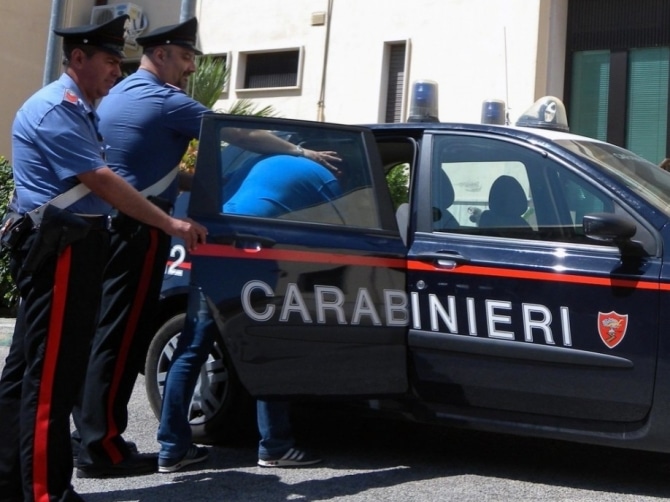 Bari, sparatoria fuori a scuola del San Paolo, arrestato il cognato della vittima, avrebbe sparato per difendere la sorella