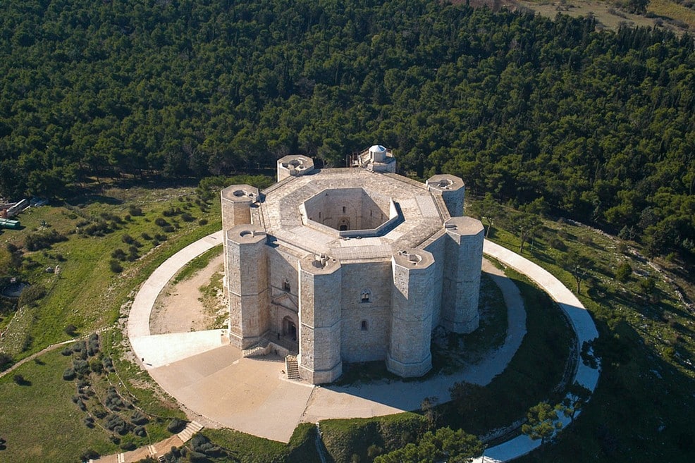 Panico a Castel del Monte, aereo precipita per un’avaria