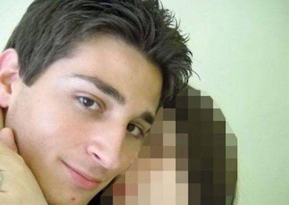Matteo morto a 24 anni in ospedale, lo strazio dei genitori: «Ucciso da chi lo curava»