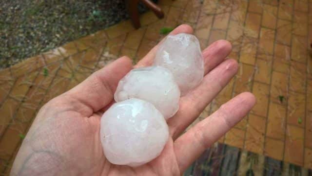 Bomba d’acqua sul Gargano, chicchi di grandine grandi come uova, evacuati campeggi e lidi, il livello dell’acqua ha raggiunto un metro