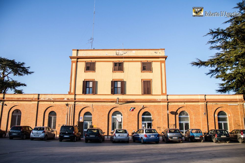 Puglia, piccolo di 3 anni muore soffocato e il papà per la disperazione si uccide lanciandosi sotto un treno