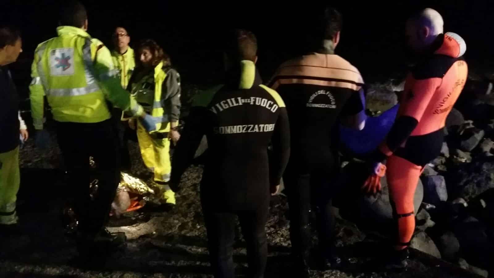 Bari, macabro episodio, ritrovato in mare a Santo Spirito, cadavere di un uomo