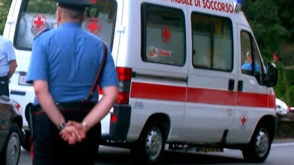 Bari, scontro all’interno del Policlinico tra due auto, feriti i conducenti