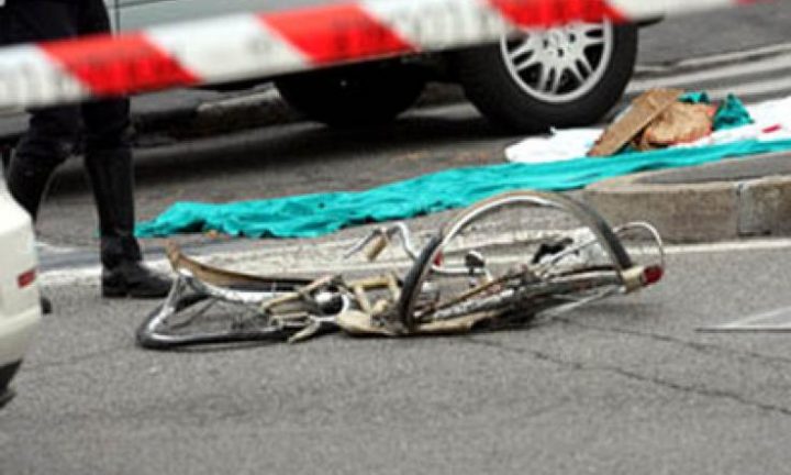 Puglia, ciclista di 35 anni falciato da auto pirata, il suo corpo sbalzato a 7 metri di distanza, morto sul colpo