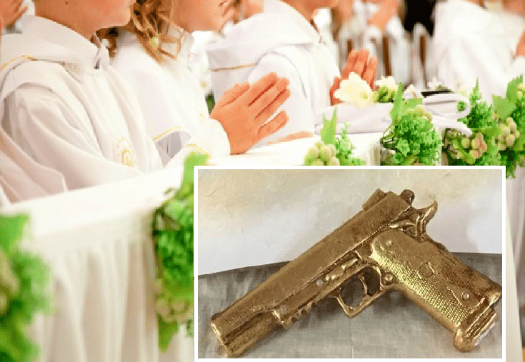 Napoli choc, la bomboniera per battesimi e comunioni  che spopola sui social è una pistola dorata