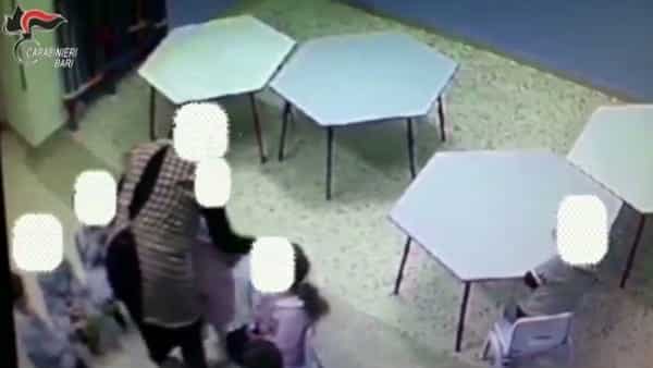 Bari, bimbi in asilo minacciati di morte e schiaffeggiati in volto , maestra si giustifica “Metodi educativi”