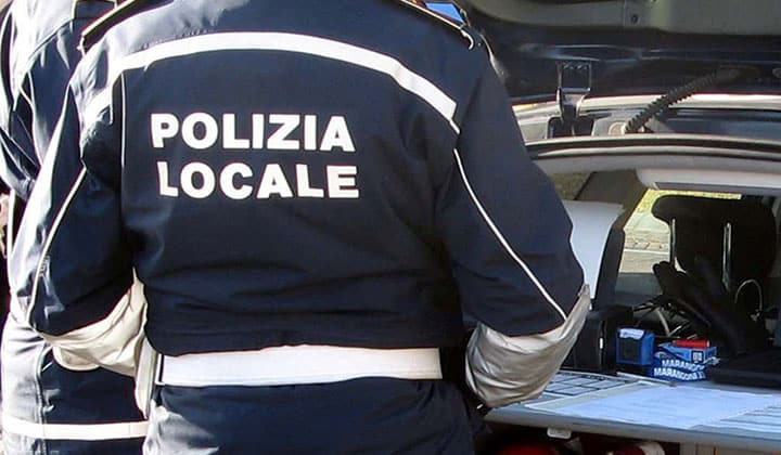 Foggia lanciate numerose molotov contro i vigili urbani da un gruppo di ragazzi