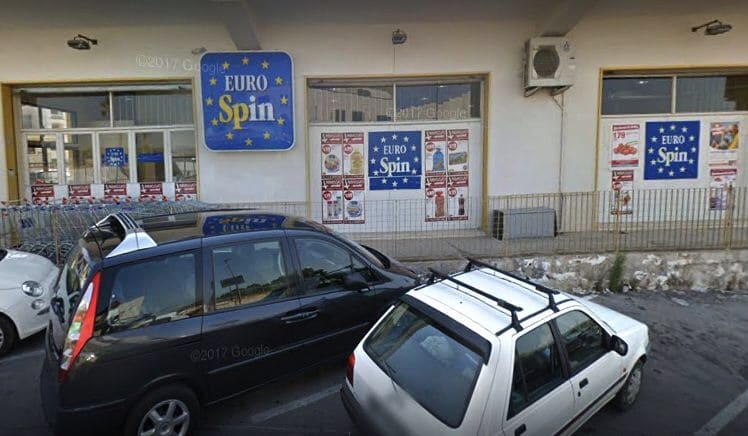 Puglia, attimi di terrore all’Eurospin, irruzione di due banditi armati quando il discount era pieno di gente
