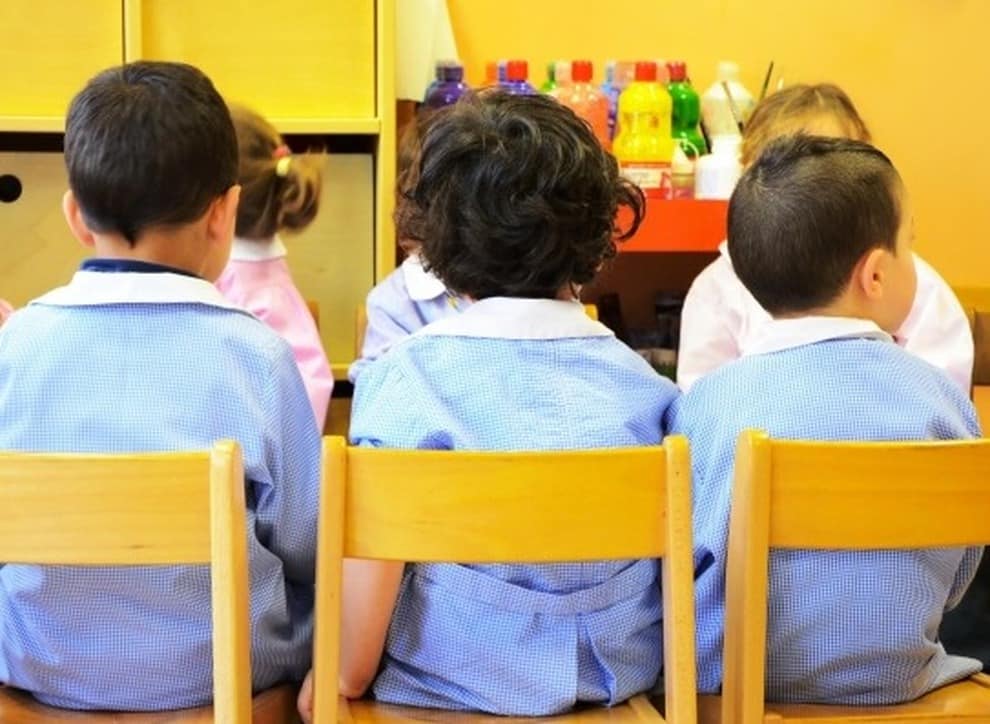 Un padre ha inavvertitamente lasciato il figlio di tre anni in un asilo sbagliato in Spagna, senza rendersi conto dell'errore fino a diverse ore dopo.