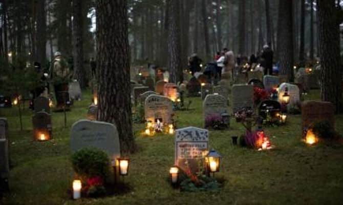 Cade da una bici e passa tutta la notte in cimitero, donna muore per il troppo freddo