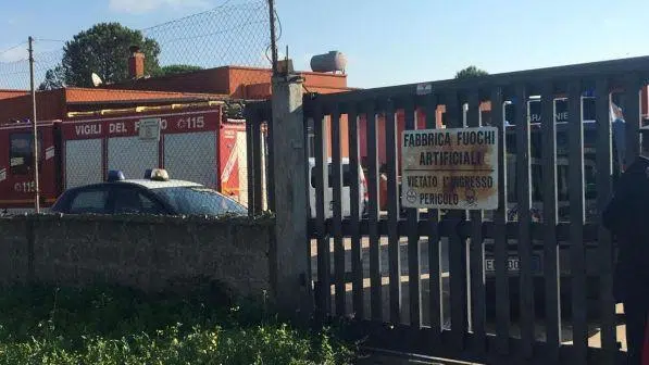 Lecce forte boato, esplode una fabbrica di fuochi d’artificio, muore figlio del titolare 19 enne, due persone gravemente ferite