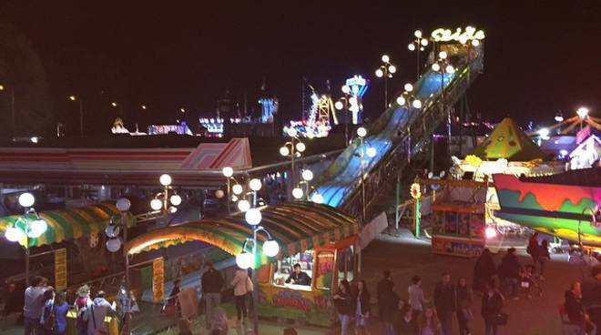 Durante una festa al Luna Park mega scivolo gonfiabile crolla, sette i bambini gravemente feriti 