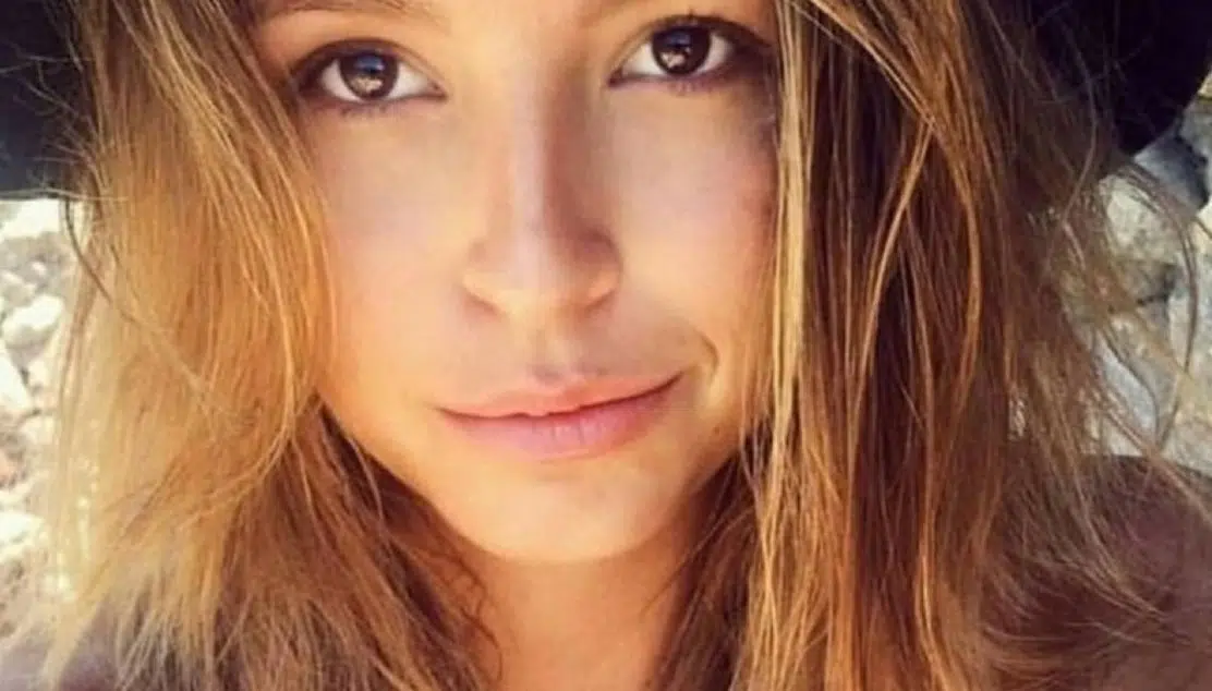 Roma, San Pietro seducente modella belga si spoglia per farsi un selfie, attoniti i presenti