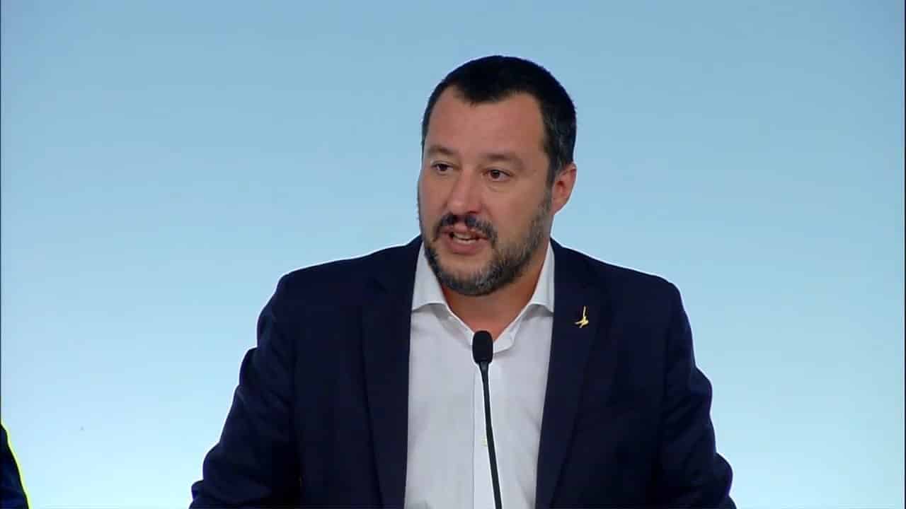 Sondaggi oggi, continua l’ascesa della Lega al 34,7%, scende M5S, profondo rosso per PD