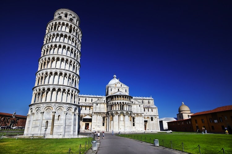 Miracolo alla Torre di Pisa non pende quasi più, la sua pendenza si sta riducendo lentamente