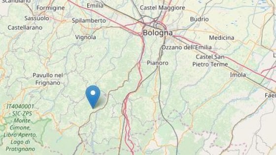 Terremoto oggi, forte scossa nei pressi di Bologna, gente per strada e due nuove repliche