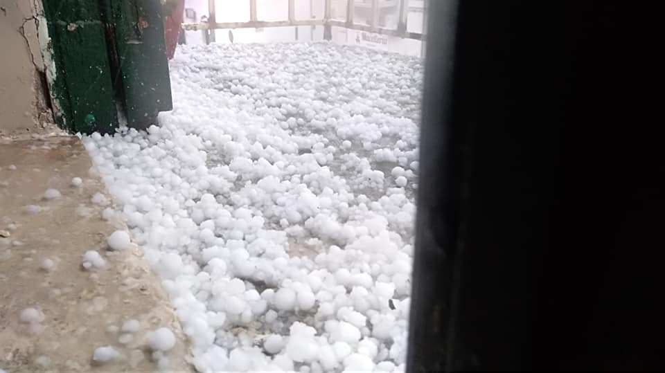 Polignano a Mare, tempesta di grandine in pochi minuti,cadono chicchi grandi come palline da golf