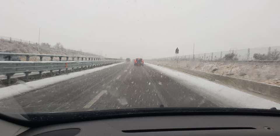 Bari, bufera di neve tra Altamura e Cassano disagi su strade provinciali