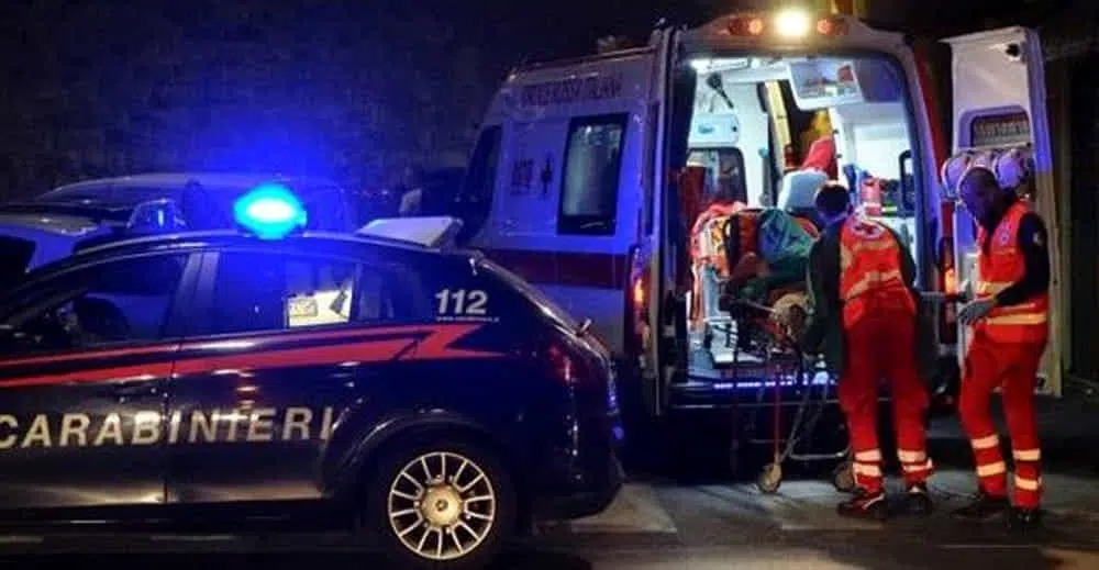 Grave incidente sulla strada statale 16 vicino a Bari, coinvolti più veicoli e un tir, tre persone ferite. Il traffico è rimasto rallentato per ore.