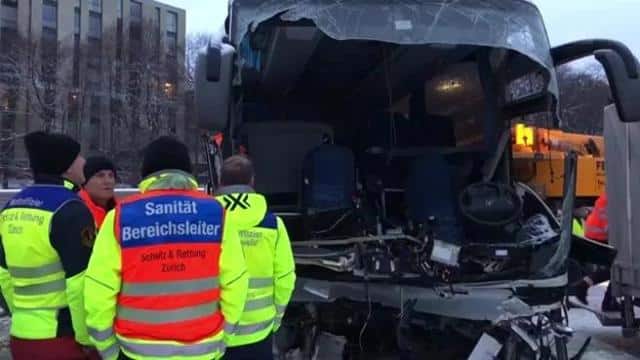 Genova,incidente pullman di Flixbus,  una morta e 44 persone ferite, gente estratta dalle lamiere