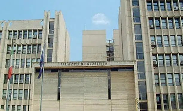 Terremoto al tribunale e Asl di Lecce, arrestati Pm e direttore generale, barche e prestazioni sessuali per “aggiustare” processi