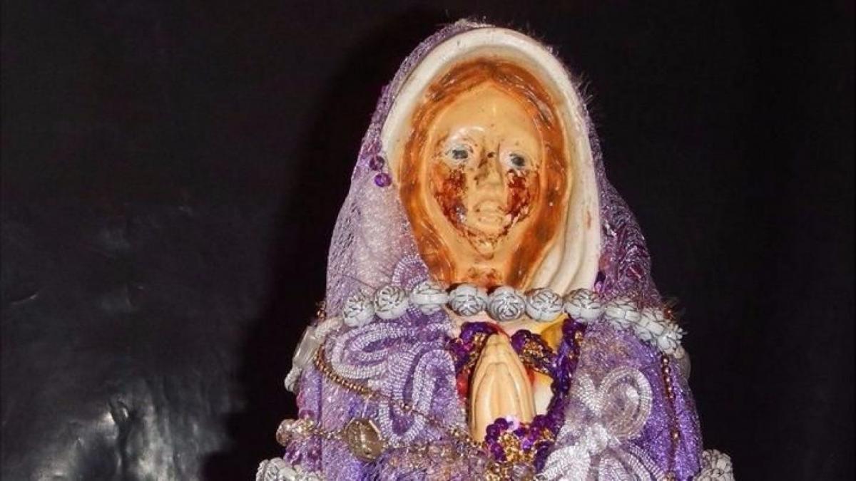 Miracolo in Argentina, stata della Madonna piange lacrime di sangue, presenti tantissimi pellegrini