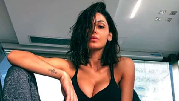 Anna Tatangelo sempre più hot infiamma i suoi fan con un allenamento bollente in palestra